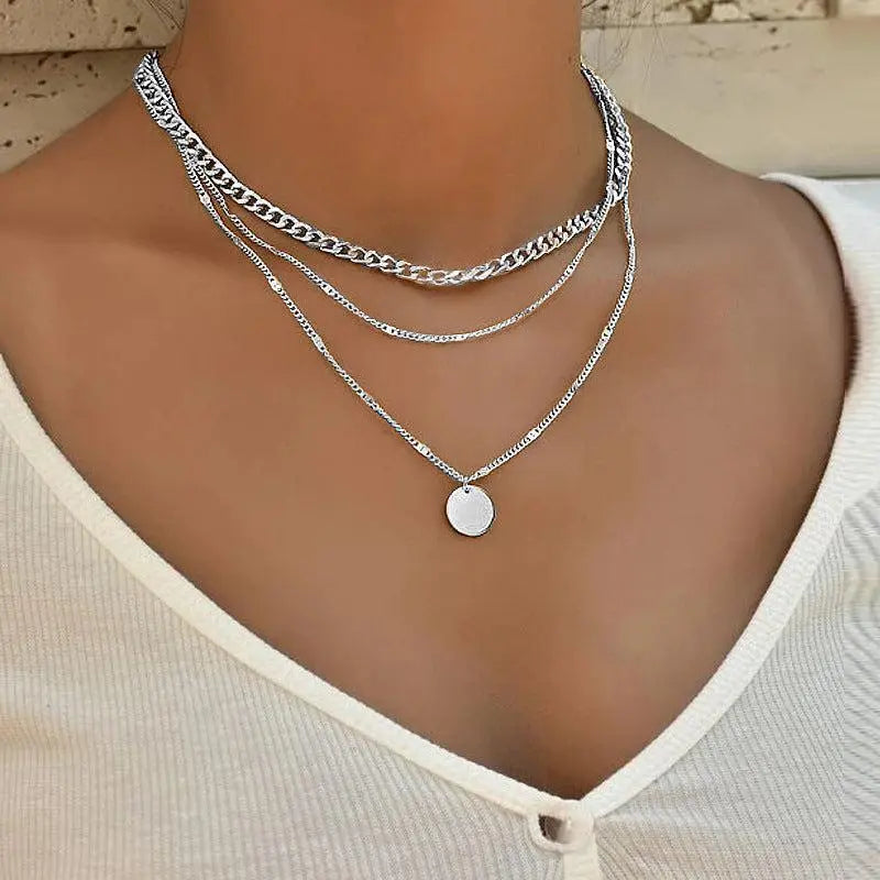 Elegante collar chapado en oro y plata