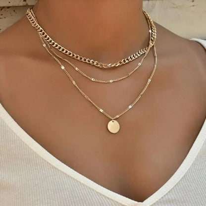Elegante collar chapado en oro y plata