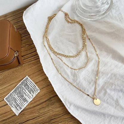 Elegante collar chapado en oro y plata