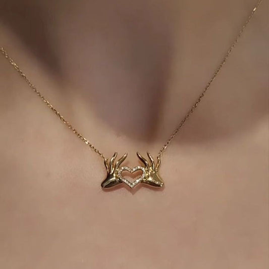 ÉLISE – Un gesto simbólico de amor eterno