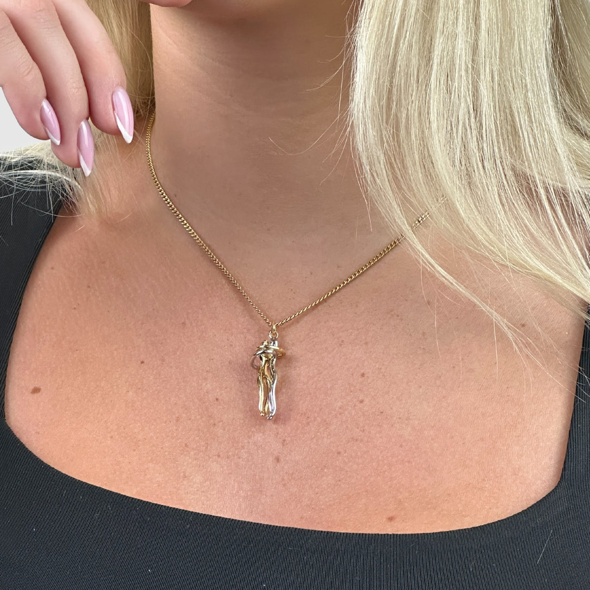 AMÉTHYSA – El collar del abrazo, símbolo de amor y ternura
